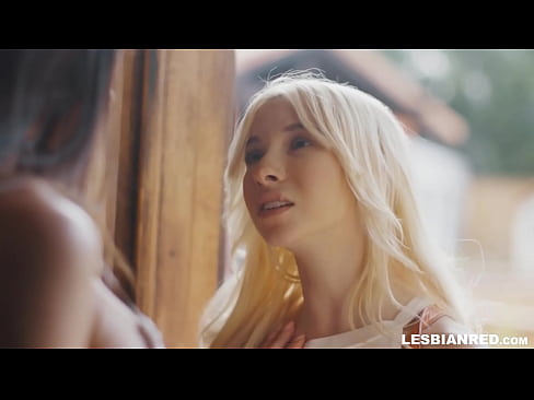 ❤️ Jenta kommer hjem noen måneder senere og ender opp med å spise stemorens fitte ❤❌ Sexvideo hos oss ﹏