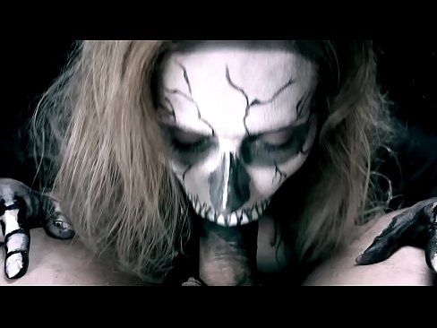 ❤️ Demon jente suger kuk med sin svarte munn og svelger cum. ❤❌ Sexvideo hos oss ﹏